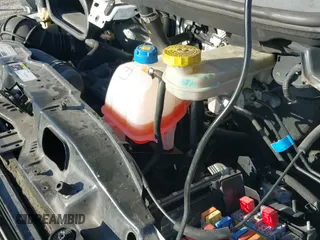 ✅ 2017 Ram ProMaster Cargo • VIN: 3C6TRVAGXHE500382 • Lot: 43332109. Wystawiony na IAAI z przebiegiem 123 790 mil. Bezpłatny archiwum sprzedaży aukcyjnych z USA i szczegółowy raport historii pojazdu na DreamBid. Zdjęcie 21.