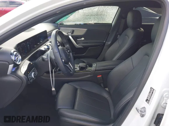 ✅ 2019 Mercedes-Benz A 220 • VIN: WDD3G4EB5KW032152 • Lot: 41550213. Wystawiony na IAAI z przebiegiem 37 259 mil. Bezpłatny archiwum sprzedaży aukcyjnych z USA i szczegółowy raport historii pojazdu na DreamBid. Zdjęcie 5.