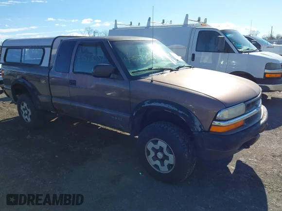 ✅ 2000 Chevrolet S-10 LS ZR2 • VIN: 1GCCT19W1Y8201680 • Lot: 43573357. Wystawiony na IAAI z przebiegiem 160 257 mil. Bezpłatny archiwum sprzedaży aukcyjnych z USA i szczegółowy raport historii pojazdu na DreamBid. Zdjęcie 1.