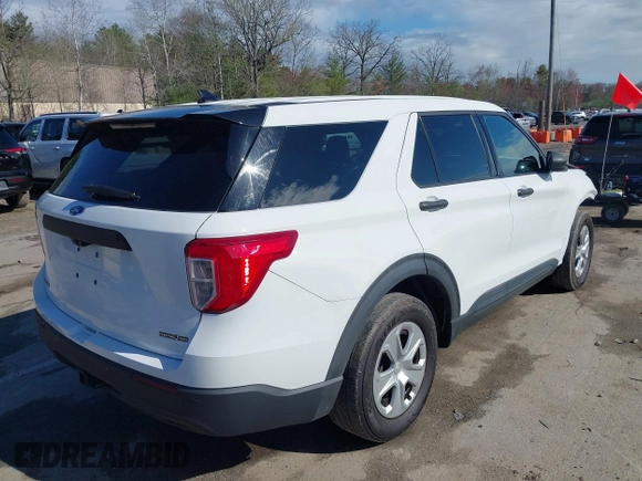 ✅ 2020 Ford Police Interceptor Utility • VIN: 1FM5K8AB7LGC00945 • Lot: 44910335. Listed on IAAI with 43,739 mi. Free auction sales archive from the USA and detailed vehicle history report at DreamBid. Image 4.