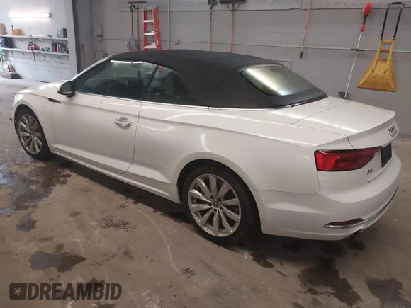✅ 2018 Audi A5 Cabriolet Premium • VIN: WAUWNGF56JN003624 • Lot: 42289519. Wystawiony na IAAI z przebiegiem 62 596 mil. Bezpłatny archiwum sprzedaży aukcyjnych z USA i szczegółowy raport historii pojazdu na DreamBid. Zdjęcie 3.
