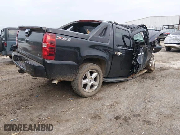 ✅ 2011 Chevrolet Avalanche LS • VIN: 3GNMCEE09BG354975 • Lot: 44883881. Listed on IAAI with Not provided. Free auction sales archive from the USA and detailed vehicle history report at DreamBid. Image 4.
