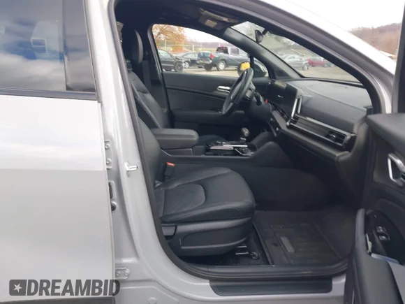 ✅ 2025 Kia Sportage X-Line • VIN: 5XYK6CDF4SG277772 • Lot: 43806965. Wystawiony na IAAI z przebiegiem 5 398 mil. Bezpłatny archiwum sprzedaży aukcyjnych z USA i szczegółowy raport historii pojazdu na DreamBid. Zdjęcie 5.