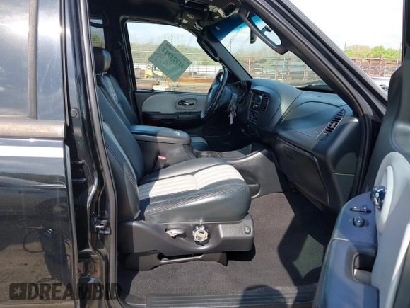 ✅ 2003 Ford F-150 Harley-Davidson • VIN: 1FTRW07393KD21646 • Lot: 41921012. Wystawiony na IAAI z przebiegiem 161 594 mil. Bezpłatny archiwum sprzedaży aukcyjnych z USA i szczegółowy raport historii pojazdu na DreamBid. Zdjęcie 5.