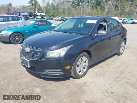 ✅ 2014 Chevrolet Cruze LS • VIN: 1G1PA5SG3E7221909 • Lot: 45031814. Wystawiony na IAAI z przebiegiem 126 298 mil. Bezpłatny archiwum sprzedaży aukcyjnych z USA i szczegółowy raport historii pojazdu na DreamBid. Zdjęcie 2.