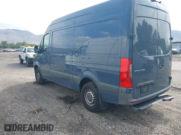 ✅ 2019 Mercedes-Benz Sprinter Cargo • VIN: WD4PF0CD4KT004474 • Лот: 43207728. Опубліковано раніше на IAAI з пробігом 110 202 миль. Безкоштовний доступ до архіву аукціонних продажів зі США та докладний звіт про історію автомобіля на DreamBid. Зображення 3.