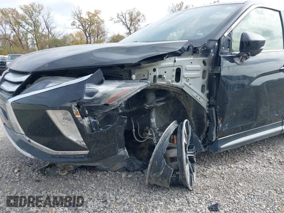 ✅ 2018 Mitsubishi Eclipse Cross SE • VIN: JA4AT5AA4JZ048317 • Lot: 40069284. Wystawiony na IAAI z przebiegiem 165 817 mil. Bezpłatny archiwum sprzedaży aukcyjnych z USA i szczegółowy raport historii pojazdu na DreamBid. Zdjęcie 6.