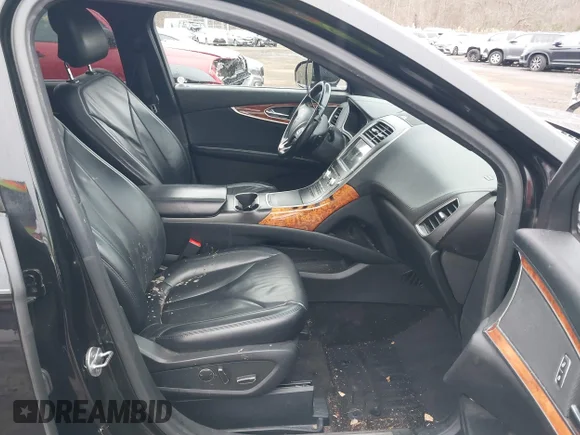 ✅ 2018 Lincoln MKX Select • VIN: 2LMPJ8KR6JBL42378 • Lot: 43795371. Wystawiony na IAAI z przebiegiem 83 079 mil. Bezpłatny archiwum sprzedaży aukcyjnych z USA i szczegółowy raport historii pojazdu na DreamBid. Zdjęcie 5.
