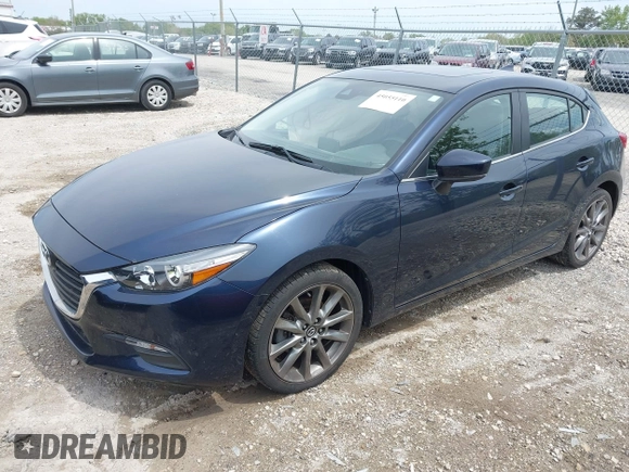 ✅ 2018 Mazda 3 Touring • VIN: 3MZBN1L3XJM266157 • Lot: 45055110. Wystawiony na IAAI z przebiegiem 39 134 mil. Bezpłatny archiwum sprzedaży aukcyjnych z USA i szczegółowy raport historii pojazdu na DreamBid. Zdjęcie 2.