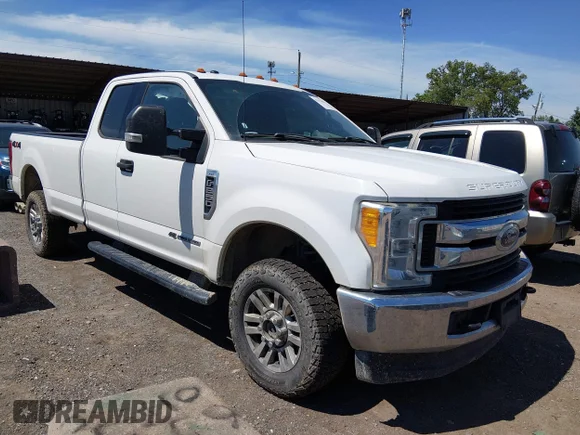 ✅ 2017 Ford F-250 XL • VIN: 1FT7X2BT3HED94055 • Lot: 45112658. Wystawiony na IAAI z przebiegiem 208 472 mil. Bezpłatny archiwum sprzedaży aukcyjnych z USA i szczegółowy raport historii pojazdu na DreamBid. Zdjęcie 1.