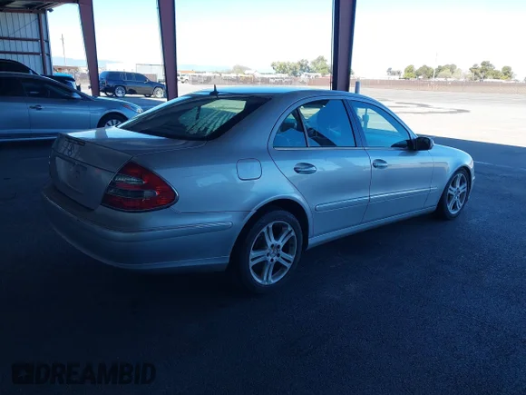 ✅ 2005 Mercedes-Benz E 500 • VIN: WDBUF70J25A692442 • Lot: 44498459. Wystawiony na IAAI z przebiegiem 152 481 mil. Bezpłatny archiwum sprzedaży aukcyjnych z USA i szczegółowy raport historii pojazdu na DreamBid. Zdjęcie 4.