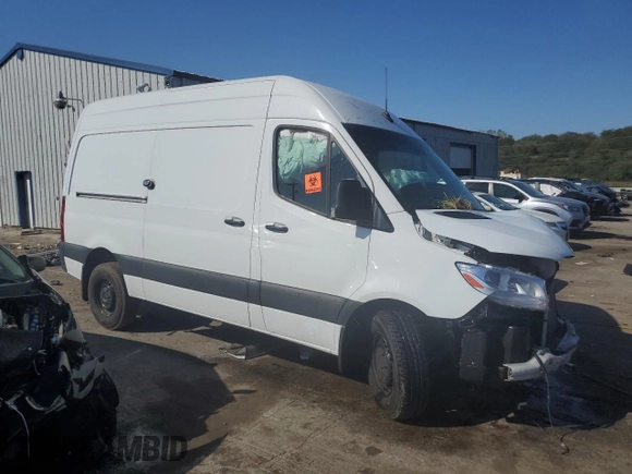 ✅ 2023 Mercedes-Benz Sprinter Cargo • VIN: W1Y4KBHY9PT145169 • Lot: 73496874. Wystawiony na Copart z przebiegiem 17 555 mil. Bezpłatny archiwum sprzedaży aukcyjnych z USA i szczegółowy raport historii pojazdu na DreamBid. Zdjęcie 4.