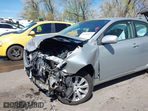 ✅ 2013 Toyota Corolla L • VIN: 2T1BU4EE2DC051780 • Lot: 44704029. Wystawiony na IAAI z przebiegiem 140 601 mil. Bezpłatny archiwum sprzedaży aukcyjnych z USA i szczegółowy raport historii pojazdu na DreamBid. Zdjęcie 6.