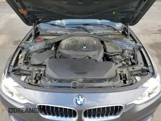 ✅ 2017 BMW 3 Series 330i xDrive • VIN: WBA8D9C3XHA012371 • Lot: 86829115. Wystawiony na Copart z przebiegiem 76 477 mil. Bezpłatny archiwum sprzedaży aukcyjnych z USA i szczegółowy raport historii pojazdu na DreamBid. Zdjęcie 13.