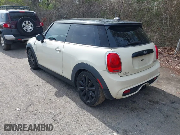 ✅ 2014 MINI Hardtop S • VIN: WMWXM7C55ET970769 • Лот: 42181868. Опубликован ранее на IAAI с пробегом 173 839 миль. Бесплатный доступ к архиву аукционных продаж из США и подробный отчёт об истории автомобиля на DreamBid. Изображение 3.