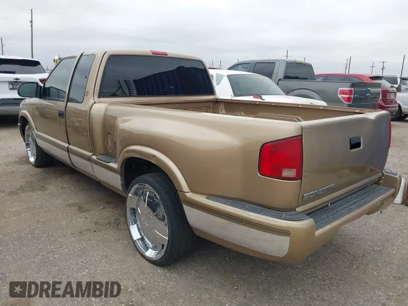 ✅ 1999 GMC Sonoma SLS • VIN: 1GTCS19XXX8500806 • Лот: 43753516. Опубліковано раніше на IAAI з пробігом 201 140 миль. Безкоштовний доступ до архіву аукціонних продажів зі США та докладний звіт про історію автомобіля на DreamBid. Зображення 3.