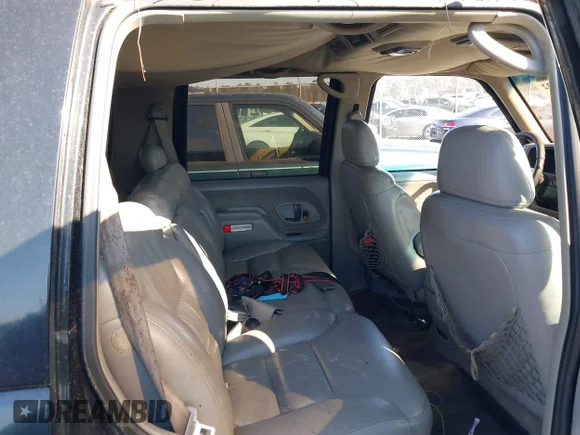 ✅ 1999 Chevrolet Tahoe • VIN: 1GNEC13R3XJ567487 • Lot: 41468532. Wystawiony na IAAI z przebiegiem 261 461 mil. Bezpłatny archiwum sprzedaży aukcyjnych z USA i szczegółowy raport historii pojazdu na DreamBid. Zdjęcie 8.