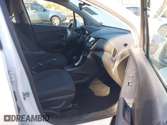 ✅ 2018 Chevrolet Trax LS • VIN: 3GNCJKSB5JL336548 • Lot: 44204653. Wystawiony na IAAI z przebiegiem 131 744 mil. Bezpłatny archiwum sprzedaży aukcyjnych z USA i szczegółowy raport historii pojazdu na DreamBid. Zdjęcie 5.