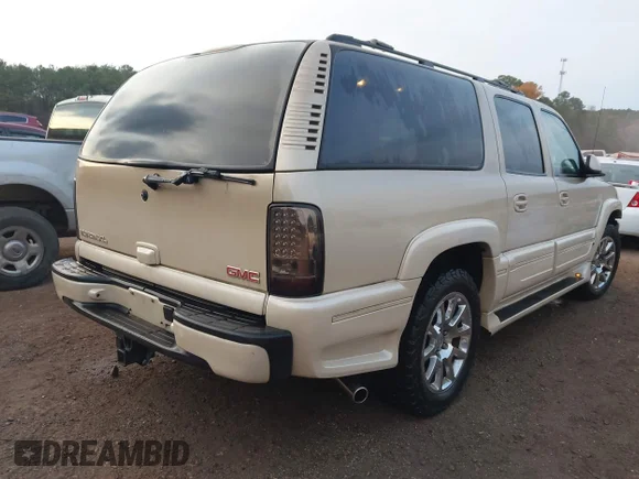 ✅ 2005 GMC Yukon XL SLE • VIN: 1GKEC16Z25J256865 • Lot: 43760915. Wystawiony na IAAI z przebiegiem 479 158 mil. Bezpłatny archiwum sprzedaży aukcyjnych z USA i szczegółowy raport historii pojazdu na DreamBid. Zdjęcie 4.