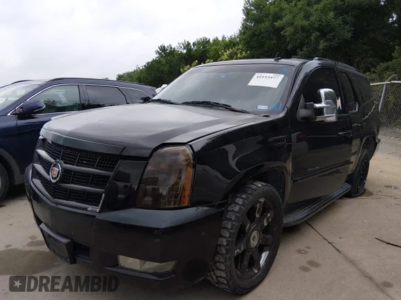 ✅ 2010 Cadillac Escalade Luxury • VIN: 1GYUKBEF3AR152771 • Lot: 45153477. Wystawiony na IAAI z przebiegiem 129 970 mil. Bezpłatny archiwum sprzedaży aukcyjnych z USA i szczegółowy raport historii pojazdu na DreamBid. Zdjęcie 2.