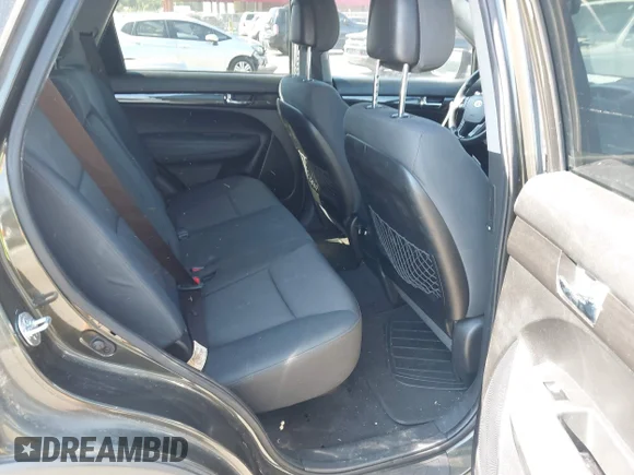 ✅ 2012 Kia Sorento LX • VIN: 5XYKT3A61CG258580 • Lot: 44988445. Wystawiony na IAAI z przebiegiem 152 750 mil. Bezpłatny archiwum sprzedaży aukcyjnych z USA i szczegółowy raport historii pojazdu na DreamBid. Zdjęcie 8.