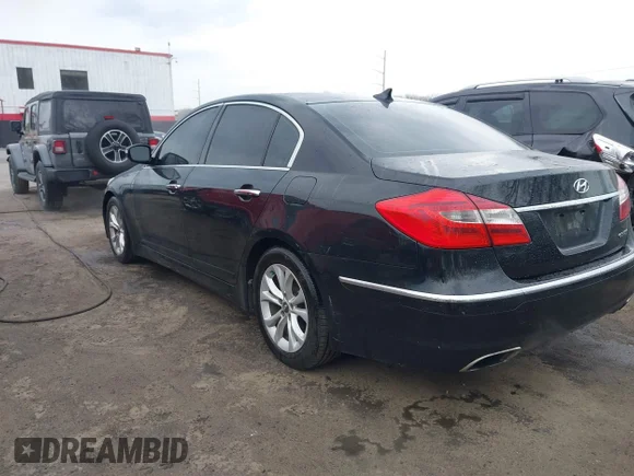 ✅ 2013 Hyundai Genesis 3.8L • VIN: KMHGC4DD8DU243334 • Lot: 41675848. Wystawiony na IAAI z przebiegiem 177 876 mil. Bezpłatny archiwum sprzedaży aukcyjnych z USA i szczegółowy raport historii pojazdu na DreamBid. Zdjęcie 3.