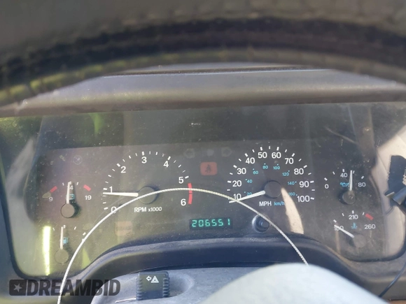 ✅ 2000 Jeep Wrangler Sport • VIN: 1J4FA49S6YP701805 • Lot: 44553573. Wystawiony na IAAI z przebiegiem 206 551 mil. Bezpłatny archiwum sprzedaży aukcyjnych z USA i szczegółowy raport historii pojazdu na DreamBid. Zdjęcie 7.