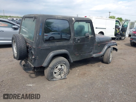 ✅ 1987 Jeep Wrangler • VIN: 2BCCV8117HB519806 • Lot: 45044102. Wystawiony na IAAI z przebiegiem 201 196 mil. Bezpłatny archiwum sprzedaży aukcyjnych z USA i szczegółowy raport historii pojazdu na DreamBid. Zdjęcie 4.