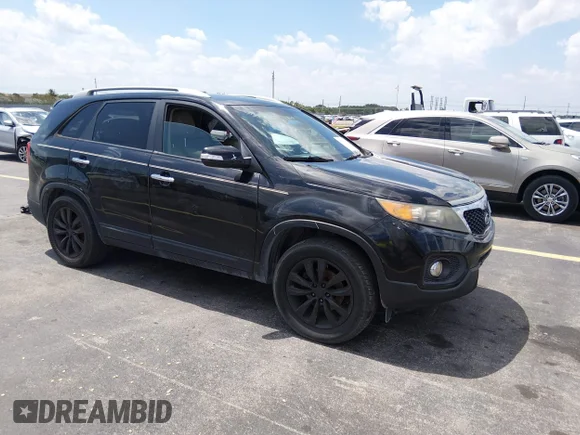 ✅ 2011 Kia Sorento EX • VIN: 5XYKU3A16BG007456 • Lot: 45392787. Wystawiony na IAAI z przebiegiem 207 976 mil. Bezpłatny archiwum sprzedaży aukcyjnych z USA i szczegółowy raport historii pojazdu na DreamBid. Zdjęcie 1.