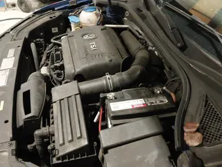 ✅ 2017 Volkswagen Passat S • VIN: 1VWAT7A38HC013602 • Lot: 41218616. Wystawiony na IAAI z przebiegiem 77 497 mil. Bezpłatny archiwum sprzedaży aukcyjnych z USA i szczegółowy raport historii pojazdu na DreamBid. Zdjęcie 21.