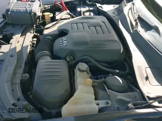 ✅ 2016 Chrysler 300 S • VIN: 2C3CCABG6GH233878 • Lot: 42212991. Wystawiony na IAAI z przebiegiem 131 298 mil. Bezpłatny archiwum sprzedaży aukcyjnych z USA i szczegółowy raport historii pojazdu na DreamBid. Zdjęcie 19.