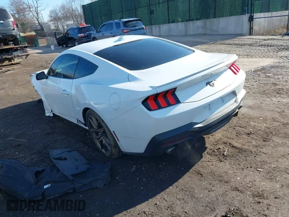 ✅ 2025 Ford Mustang EcoBoost Premium • VIN: 1FA6P8THXS5124746 • Lot: 44104645. Wystawiony na IAAI z przebiegiem 9 121 mil. Bezpłatny archiwum sprzedaży aukcyjnych z USA i szczegółowy raport historii pojazdu na DreamBid. Zdjęcie 3.