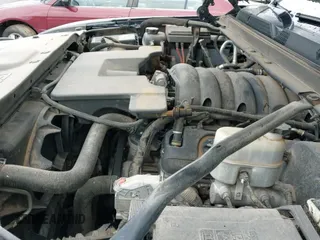 ✅ 2015 GMC Yukon XL SLT • VIN: 1GKS1HKC9FR155554 • Lot: 42654300. Wystawiony na IAAI z przebiegiem 206 658 mil. Bezpłatny archiwum sprzedaży aukcyjnych z USA i szczegółowy raport historii pojazdu na DreamBid. Zdjęcie 18.