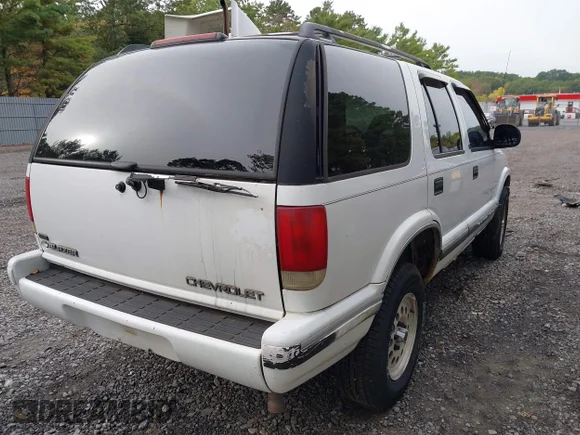 ✅ 1997 Chevrolet Blazer LS • VIN: 1GNDT13W2V2176484 • Lot: 43321350. Wystawiony na IAAI z przebiegiem 203 757 mil. Bezpłatny archiwum sprzedaży aukcyjnych z USA i szczegółowy raport historii pojazdu na DreamBid. Zdjęcie 4.