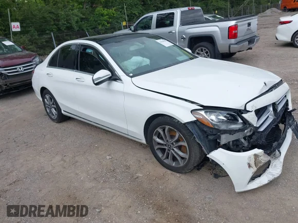 ✅ 2017 Mercedes-Benz C 300 • VIN: 55SWF4KB0HU216019 • Lot: 45064388. Wystawiony na IAAI z przebiegiem 119 740 mil. Bezpłatny archiwum sprzedaży aukcyjnych z USA i szczegółowy raport historii pojazdu na DreamBid. Zdjęcie 1.