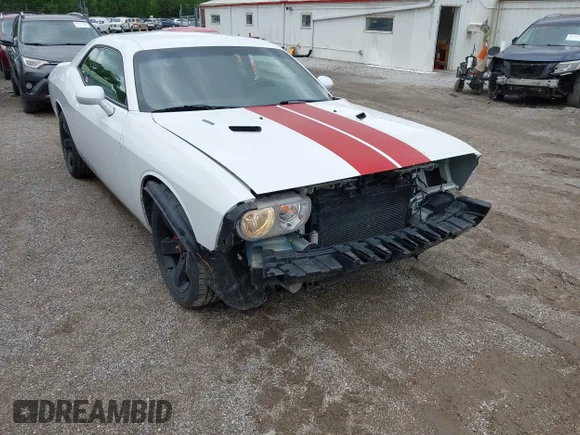 ✅ 2013 Dodge Challenger SXT • VIN: 2C3CDYAG6DH627822 • Лот: 45156027. Опубликован ранее на IAAI с пробегом 195 616 миль. Бесплатный доступ к архиву аукционных продаж из США и подробный отчёт об истории автомобиля на DreamBid. Изображение 1.