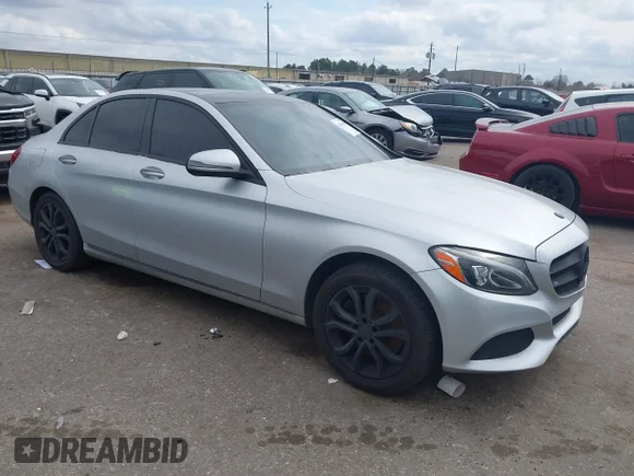✅ 2017 Mercedes-Benz C 300 • VIN: WDDWF4KB4HR306825 • Lot: 44364050. Wystawiony na IAAI z przebiegiem 72 632 mil. Bezpłatny archiwum sprzedaży aukcyjnych z USA i szczegółowy raport historii pojazdu na DreamBid. Zdjęcie 1.