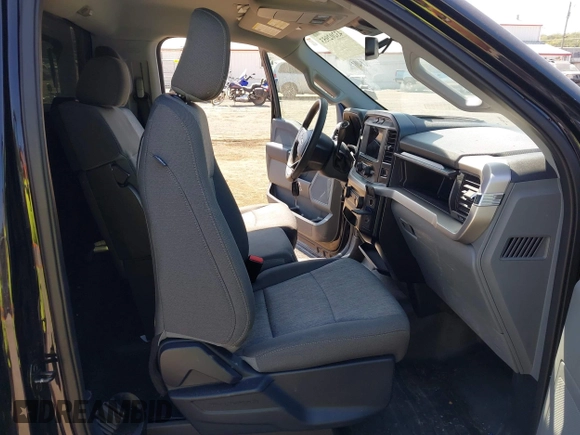 ✅ 2021 Ford F-150 XL • VIN: 1FTMF1CB8MKD58587 • Lot: 43202953. Wystawiony na IAAI z przebiegiem 158 078 mil. Bezpłatny archiwum sprzedaży aukcyjnych z USA i szczegółowy raport historii pojazdu na DreamBid. Zdjęcie 5.