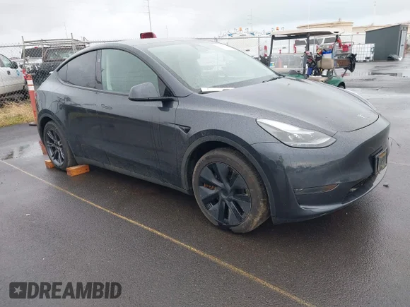 ✅ 2025 Tesla Model Y Long Range • VIN: 7SAYGDED7SF313345 • Lot: 44768113. Wystawiony na IAAI z przebiegiem 10 786 mil. Bezpłatny archiwum sprzedaży aukcyjnych z USA i szczegółowy raport historii pojazdu na DreamBid. Zdjęcie 1.