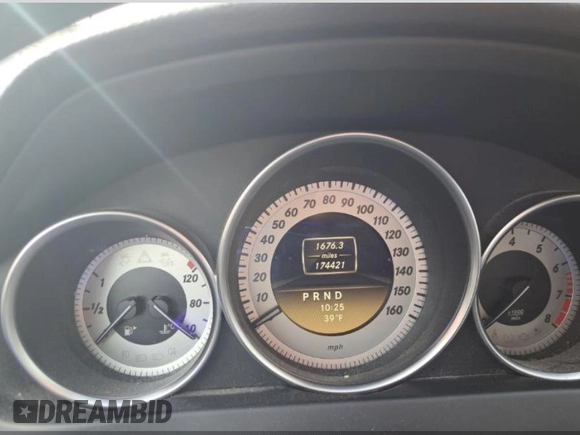 ✅ 2012 Mercedes-Benz C 300 Sport • VIN: WDDGF8BB7CR200664 • Lot: 44660292. Wystawiony na IAAI z przebiegiem 174 421 mil. Bezpłatny archiwum sprzedaży aukcyjnych z USA i szczegółowy raport historii pojazdu na DreamBid. Zdjęcie 7.