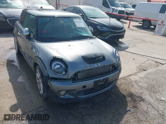 ✅ 2009 MINI Hardtop S • VIN: WMWMF73509TW86792 • Лот: 41766406. Опубликован ранее на IAAI с пробегом 174 724 миль. Бесплатный доступ к архиву аукционных продаж из США и подробный отчёт об истории автомобиля на DreamBid. Изображение 6.