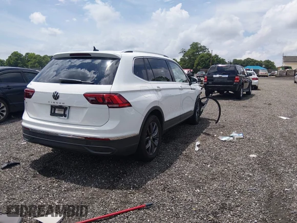 ✅ 2022 Volkswagen Tiguan SE • VIN: 3VV3B7AXXNM151350 • Lot: 45218924. Wystawiony na IAAI z przebiegiem 63 924 mil. Bezpłatny archiwum sprzedaży aukcyjnych z USA i szczegółowy raport historii pojazdu na DreamBid. Zdjęcie 4.
