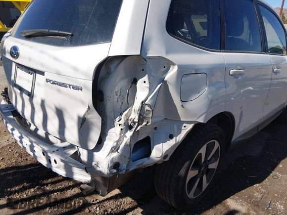 ✅ 2018 Subaru Forester Premium • VIN: JF2SJAGC0JH416145 • Lot: 44306203. Wystawiony na IAAI z przebiegiem 122 959 mil. Bezpłatny archiwum sprzedaży aukcyjnych z USA i szczegółowy raport historii pojazdu na DreamBid. Zdjęcie 6.
