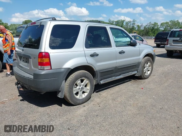 ✅ 2005 Ford Escape XLT • VIN: 1FMYU93145KD62095 • Лот: 45129660. Опубліковано раніше на IAAI з пробігом 117 721 миль. Безкоштовний доступ до архіву аукціонних продажів зі США та докладний звіт про історію автомобіля на DreamBid. Зображення 4.