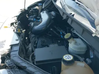 ✅ 2017 Ford Transit Cargo • VIN: 1FTYE1CM9HKB50925 • Lot: 42095471. Wystawiony na IAAI z przebiegiem 152 583 mil. Bezpłatny archiwum sprzedaży aukcyjnych z USA i szczegółowy raport historii pojazdu na DreamBid. Zdjęcie 19.