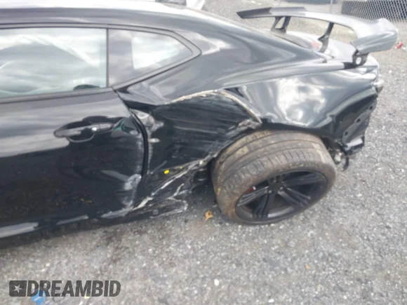 ✅ 2021 Chevrolet Camaro ZL1 • VIN: 1G1FJ1R65M0104048 • Lot: 43502026. Wystawiony na IAAI z przebiegiem 7 777 mil. Bezpłatny archiwum sprzedaży aukcyjnych z USA i szczegółowy raport historii pojazdu na DreamBid. Zdjęcie 6.