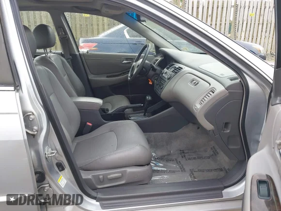 ✅ 2002 Honda Accord EX • VIN: 1HGCG16582A025311 • Lot: 45120527. Wystawiony na IAAI z przebiegiem 156 785 mil. Bezpłatny archiwum sprzedaży aukcyjnych z USA i szczegółowy raport historii pojazdu na DreamBid. Zdjęcie 5.