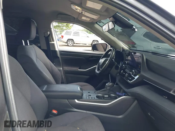 ✅ 2023 Toyota Highlander Hybrid LE • VIN: 5TDBBRCH1PS108840 • Lot: 45192275. Wystawiony na IAAI z przebiegiem 115 687 mil. Bezpłatny archiwum sprzedaży aukcyjnych z USA i szczegółowy raport historii pojazdu na DreamBid. Zdjęcie 5.