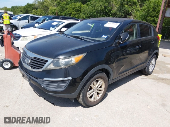 ✅ 2011 Kia Sportage LX • VIN: KNDPB3A24B7114877 • Lot: 45023590. Wystawiony na IAAI z przebiegiem 138 227 mil. Bezpłatny archiwum sprzedaży aukcyjnych z USA i szczegółowy raport historii pojazdu na DreamBid. Zdjęcie 2.