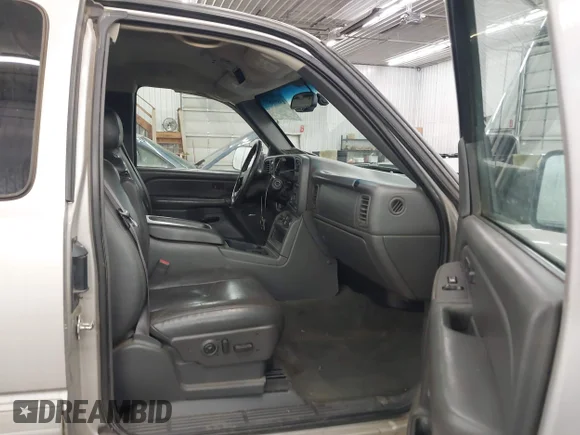 ✅ 2004 Chevrolet Silverado 2500HD LT • VIN: 1GCHK29G34E276769 • Lot: 43890877. Wystawiony na IAAI z przebiegiem 137 498 mil. Bezpłatny archiwum sprzedaży aukcyjnych z USA i szczegółowy raport historii pojazdu na DreamBid. Zdjęcie 5.